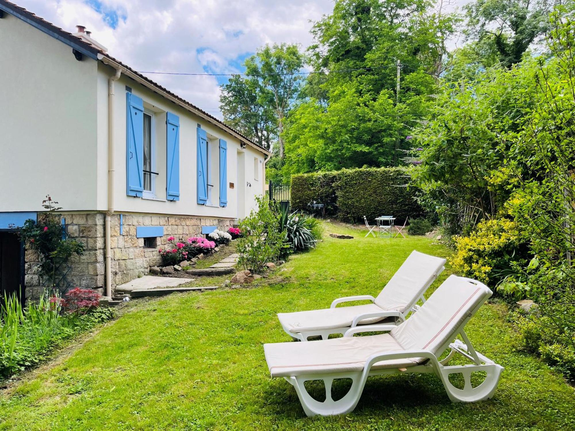 Les Volets Bleus Villa Parmain Екстериор снимка