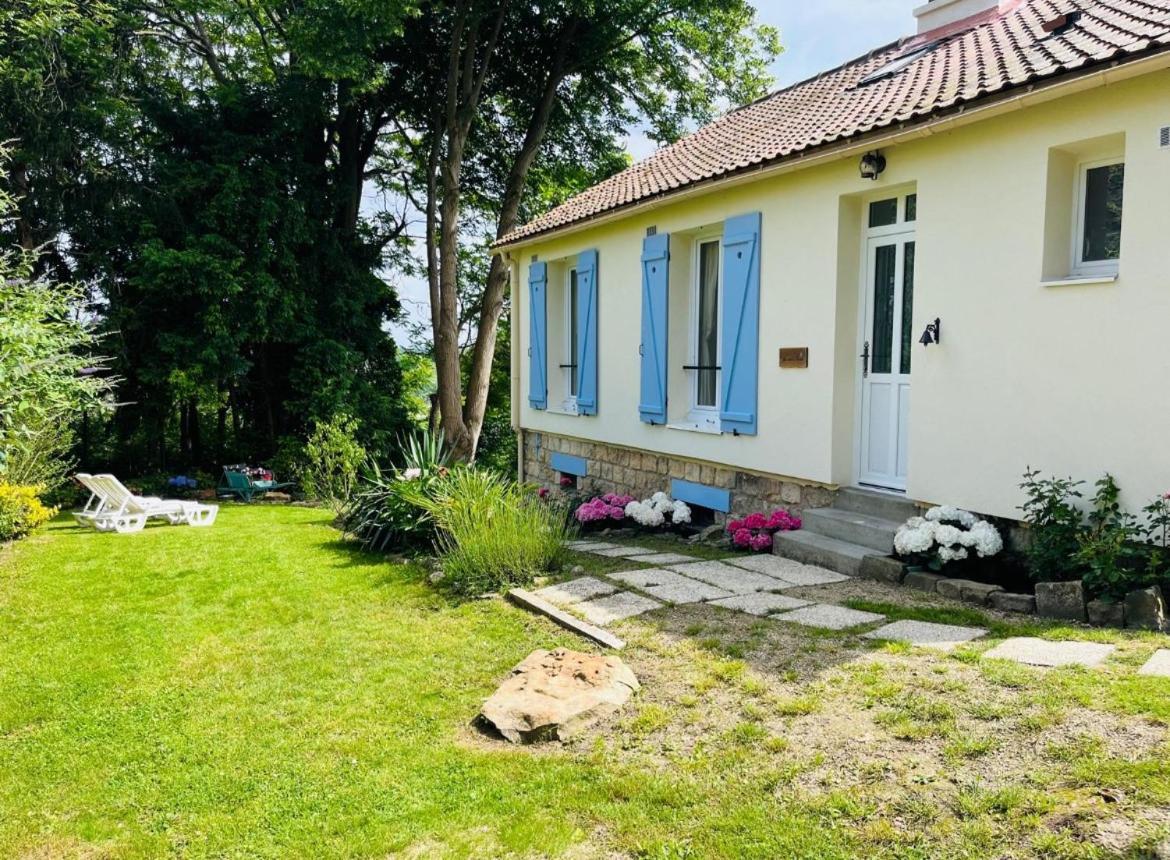 Les Volets Bleus Villa Parmain Екстериор снимка